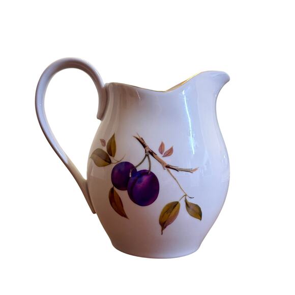 Royal Worcester Evesham Gold Trim 56 Oz Pitcher - Picture 1 of 5